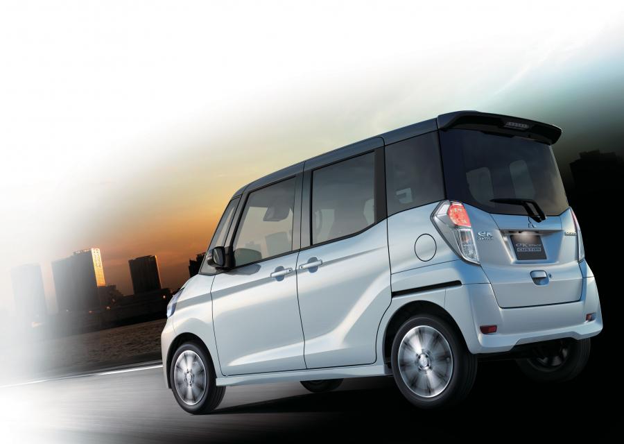  Mitsubishi eK Space Custom 2016 года  (фото 3 из 10)